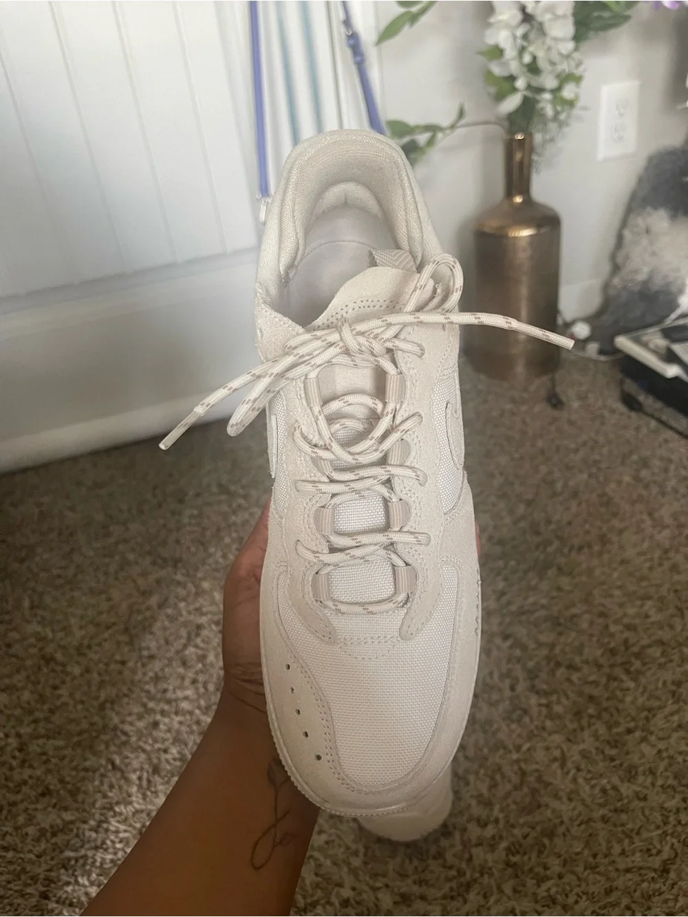 Nike Low-Top Sneakers in Cream/Beige